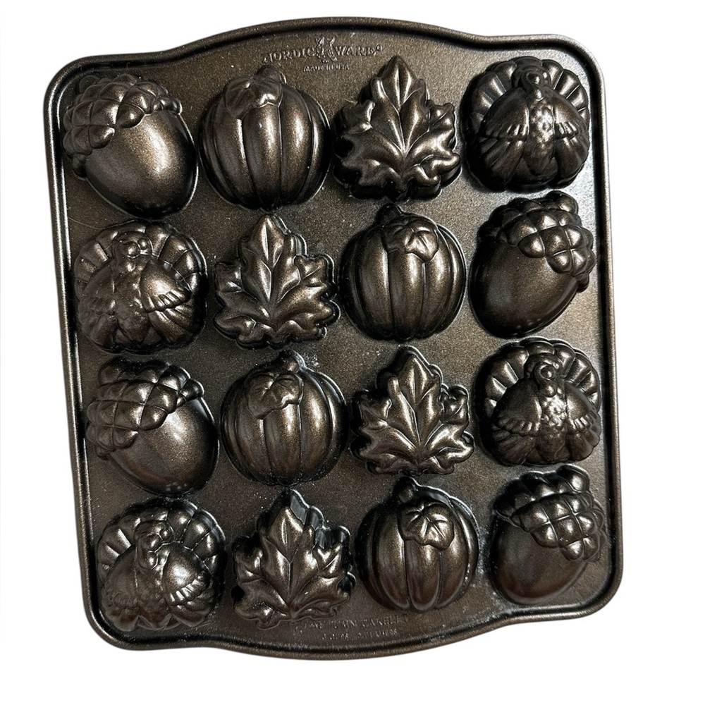 Nordic Ware Autumn Cakelet Pan